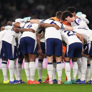 开云体育-热刺球迷组织推迟抗议活动，专注于在保级大战中支持球队