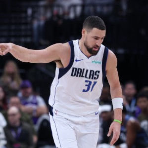 kaiyun.com-基德：克莱的牵制力为队友创造了机会 他正处于极高水准